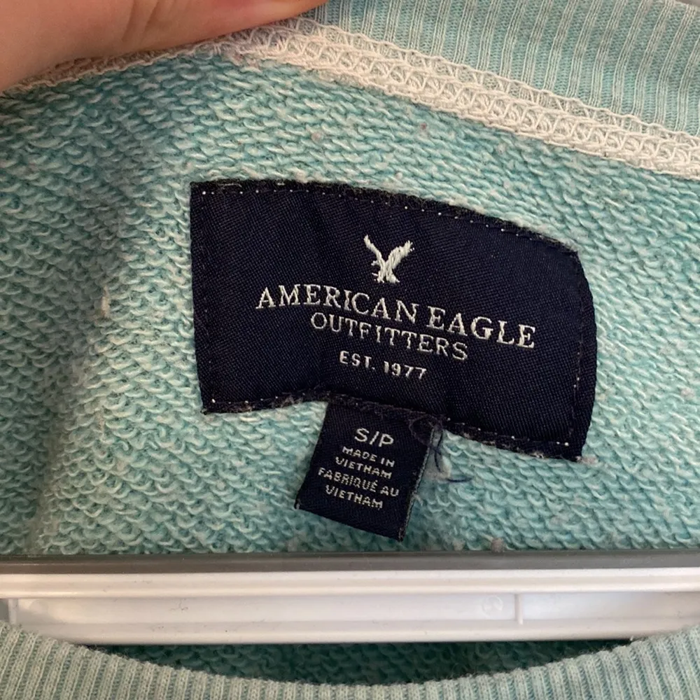 American Eagle Beachy Cropped Blue Sweatshirt - Image 4