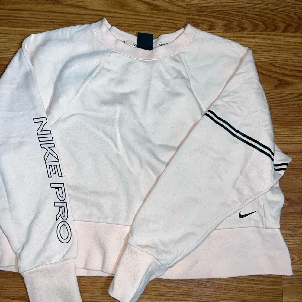 Nike Pro White Sweatshirt - Image 2