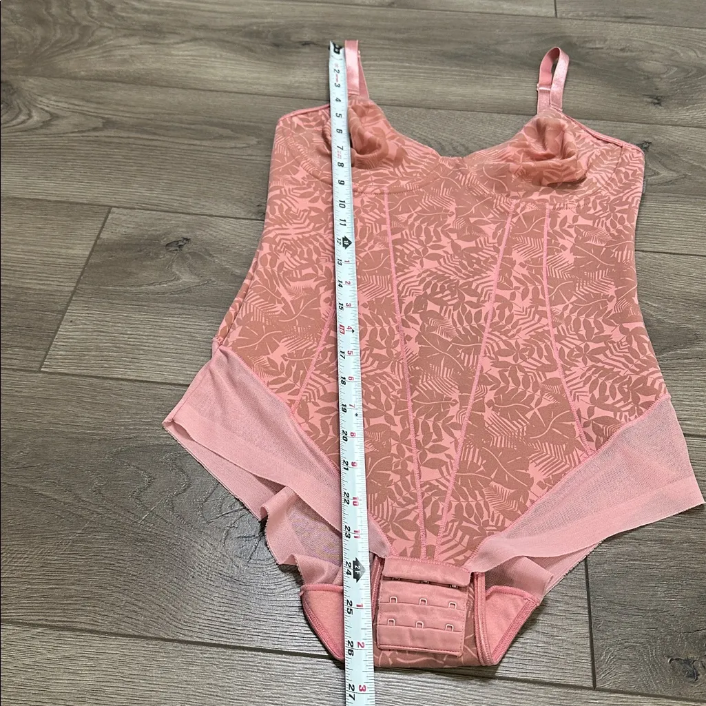 Leonisa  Shaping Underwire Convertible Bodysuit Pink Size 38 - Image 12