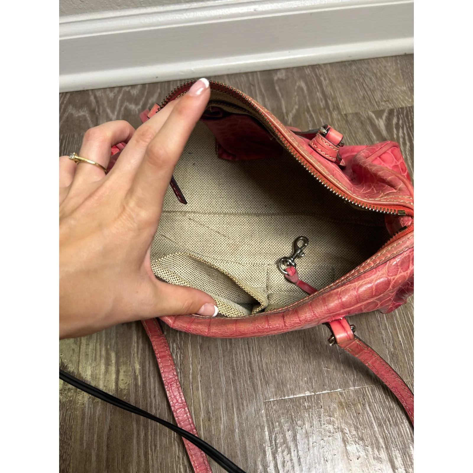 Dooney & Bourke Vintage Baguette Shoulder Bag Pink Alligator - Image 8