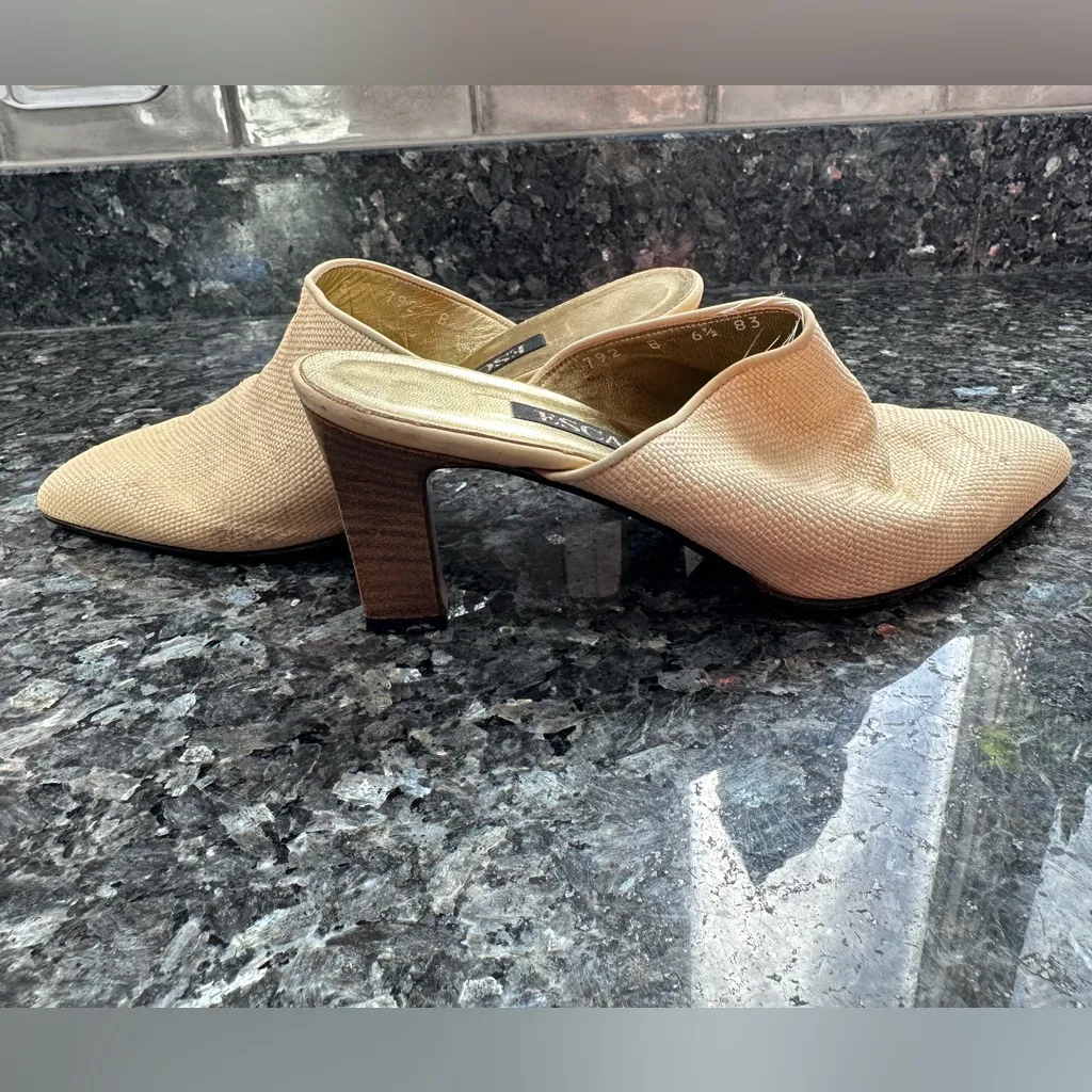 Escada Golden Tan Cloth Textured Mules Slip Ons Women’s Size 6.5 Made in Italy Gold - Image 2