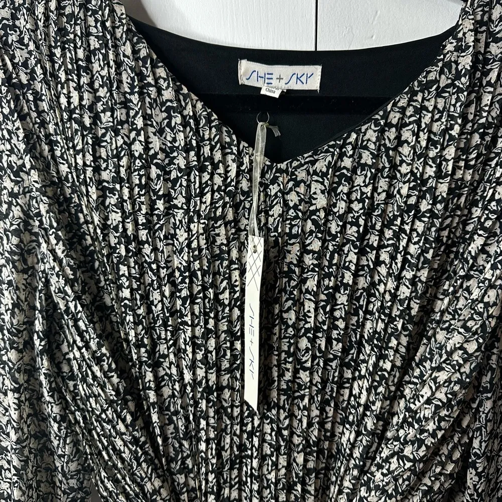 NWT She + Sky Pleated Floral Dress Size M - Image 3