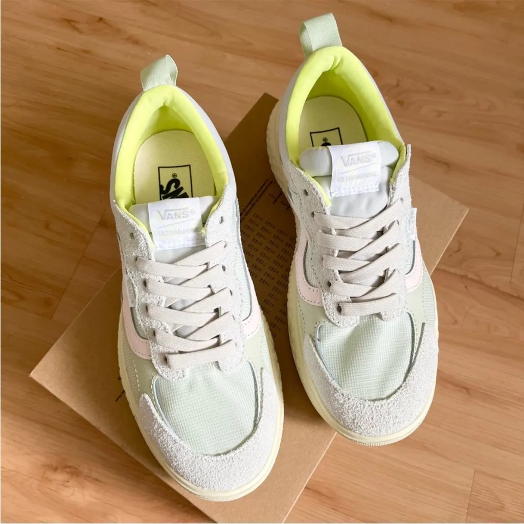 Vans UltraRange Neo VR3 Shoes
Women Size 8,5 US - Image 3