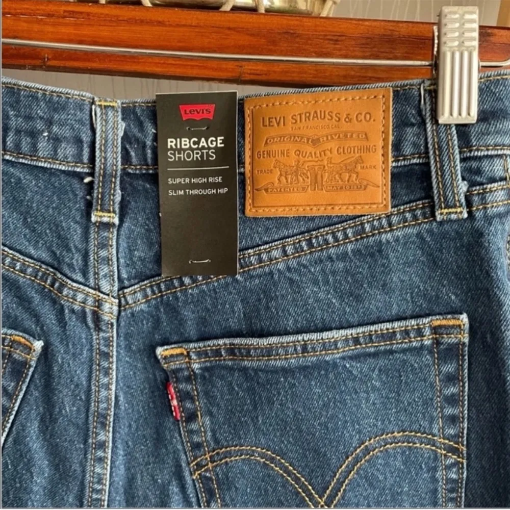 Levi’s Ribcage Short High Rise Distressed Ripped Denim Jean Short Size 25 - Image 7