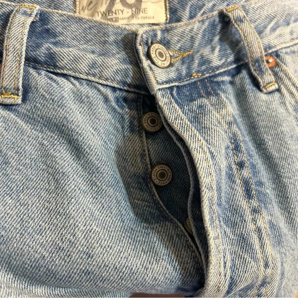 Free People Cut Off Distressed Light Wash Bermuda Denim Shorts Size 29 Festival - Image 9