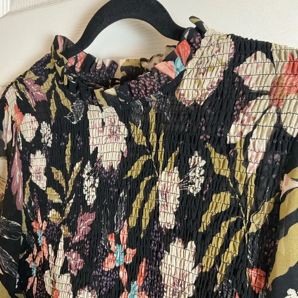 Illa Illa blouse long-sleeved, high-neck top floral Women's Top size medium - Image 4