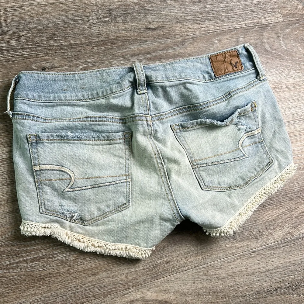 American Eagle Outfitters Shortie Stretch Light Wash Denim Short Shorts Size 2 - Image 10
