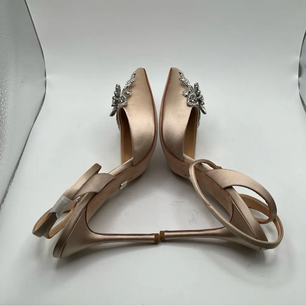 NWOB Badgley Mischka pumps Kaley Pointed Toe Stiletto nude size6 butterfly bling - Image 9