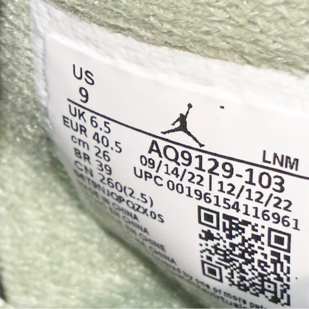 Jordan Air 4 Retro Women's Size 9 White/Oil Green-Dark Ash AQ9129-103‎ Low Top - Image 7