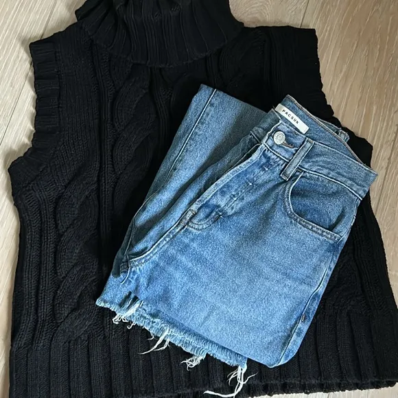 PacSun Women’s 90s Boyfriend Style Medium Wash Denim Raw Hem Jeans - Image 2