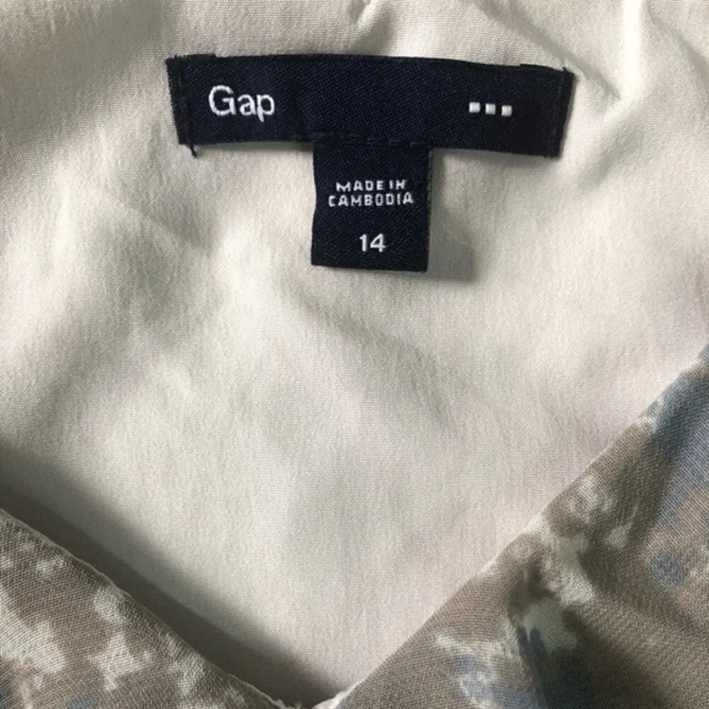 GAP Sleeveless Frilly V-neck Paint Splatter Mini Dress - Image 5