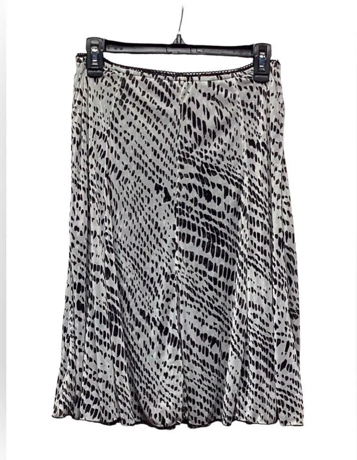 Reversible skirt. Size Medium. Black and white - Image 5