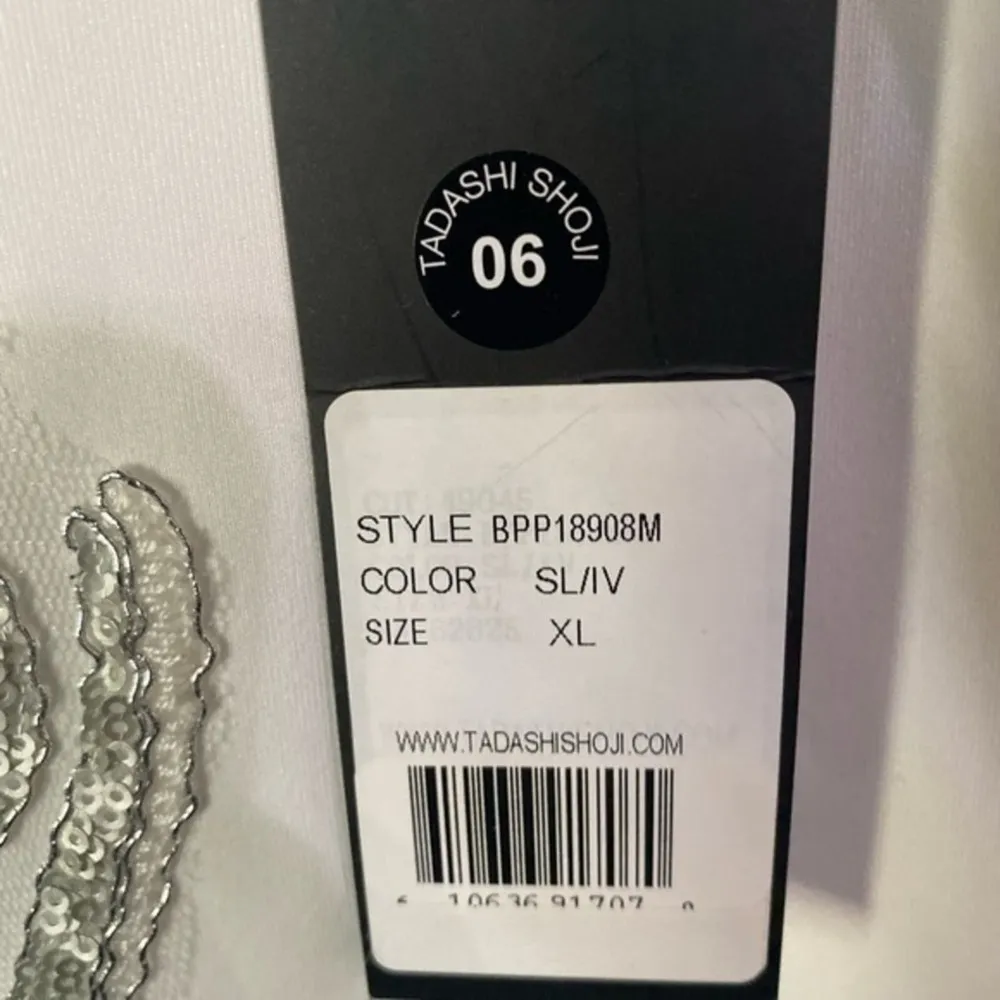 Tadashi Shoji Mayu Sequin Embroidered Silver Ivory Knee Length Formal Dress XL - Image 8