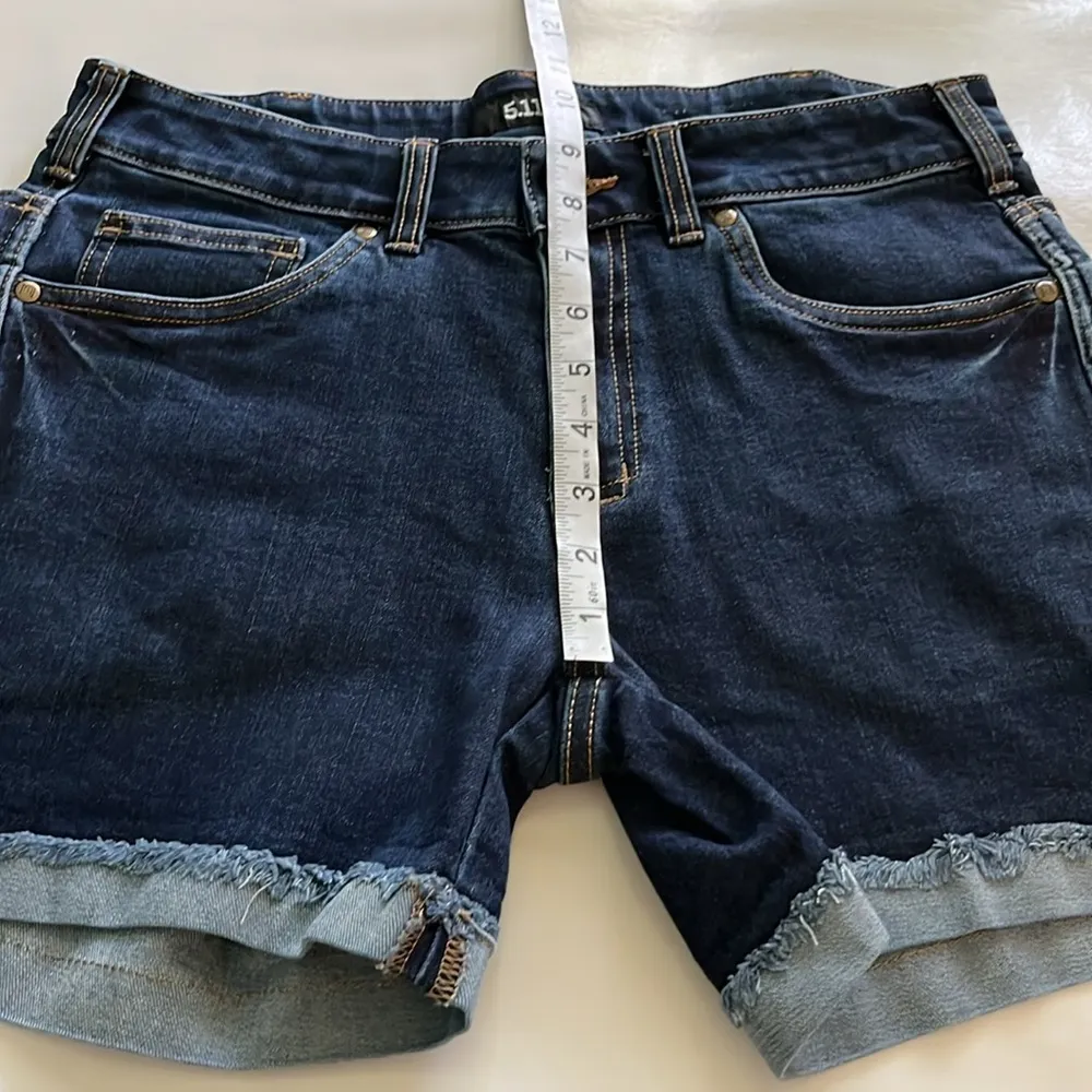 5.11 Tactical Cuffed Mid Rise Shorts Size 6 - Image 6