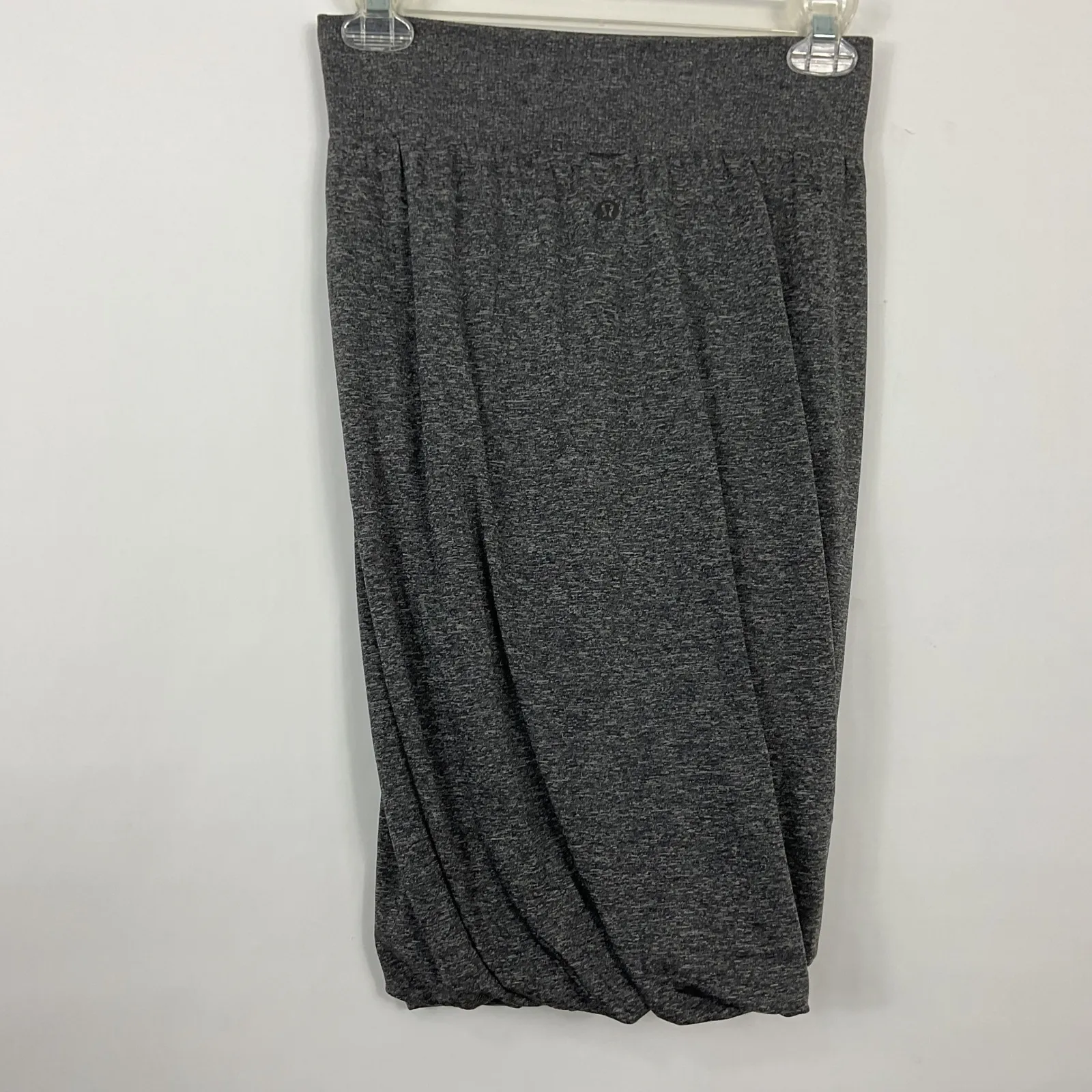 Lululemon‎ Boulevard Bliss Gray Yoga  Athleisure Tulip Hem Skirt Womens Size 8 - Image 2