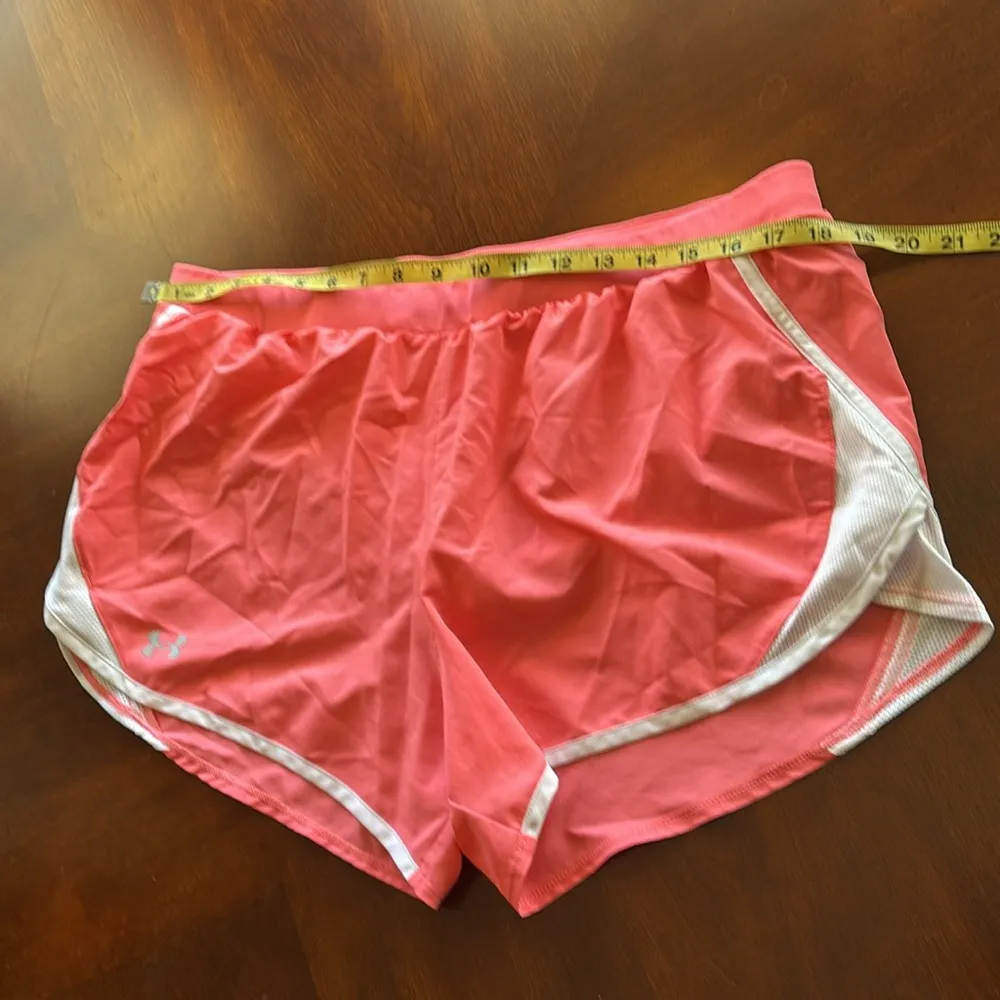 Athletic shorts in size XL • - Image 3
