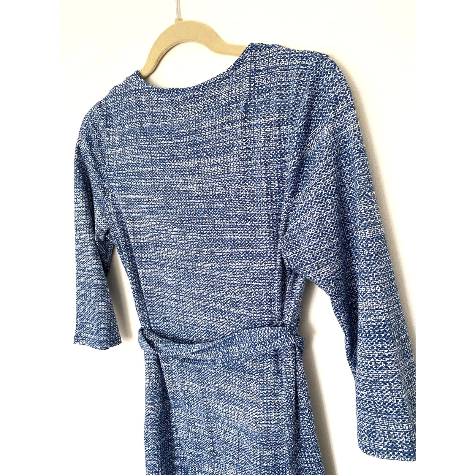 LuLaRoe Michelle Wrap Dress Blue White 3/4 Sleeve Lightweight Stretchy V Neck XS - Image 4