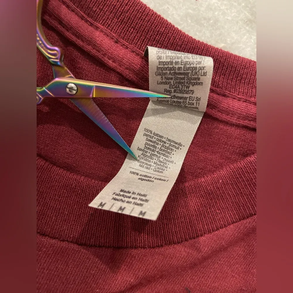 NWOT Gildan Size M Burgundy Sunflower Short Sleeve Crew Neck Cotton Tee Shirt - Image 7