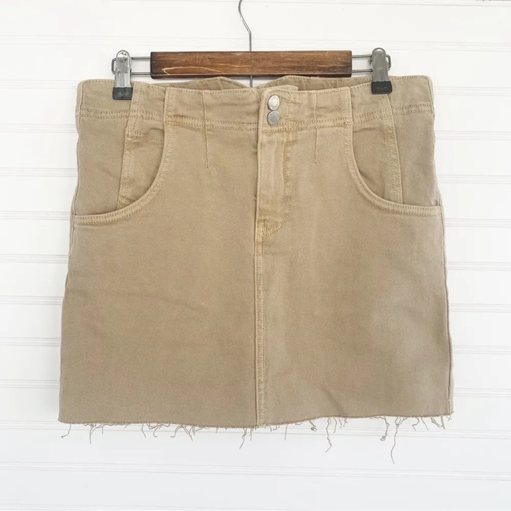 Free People Tan Mini Skirt back buckle Size 6 - Image 3