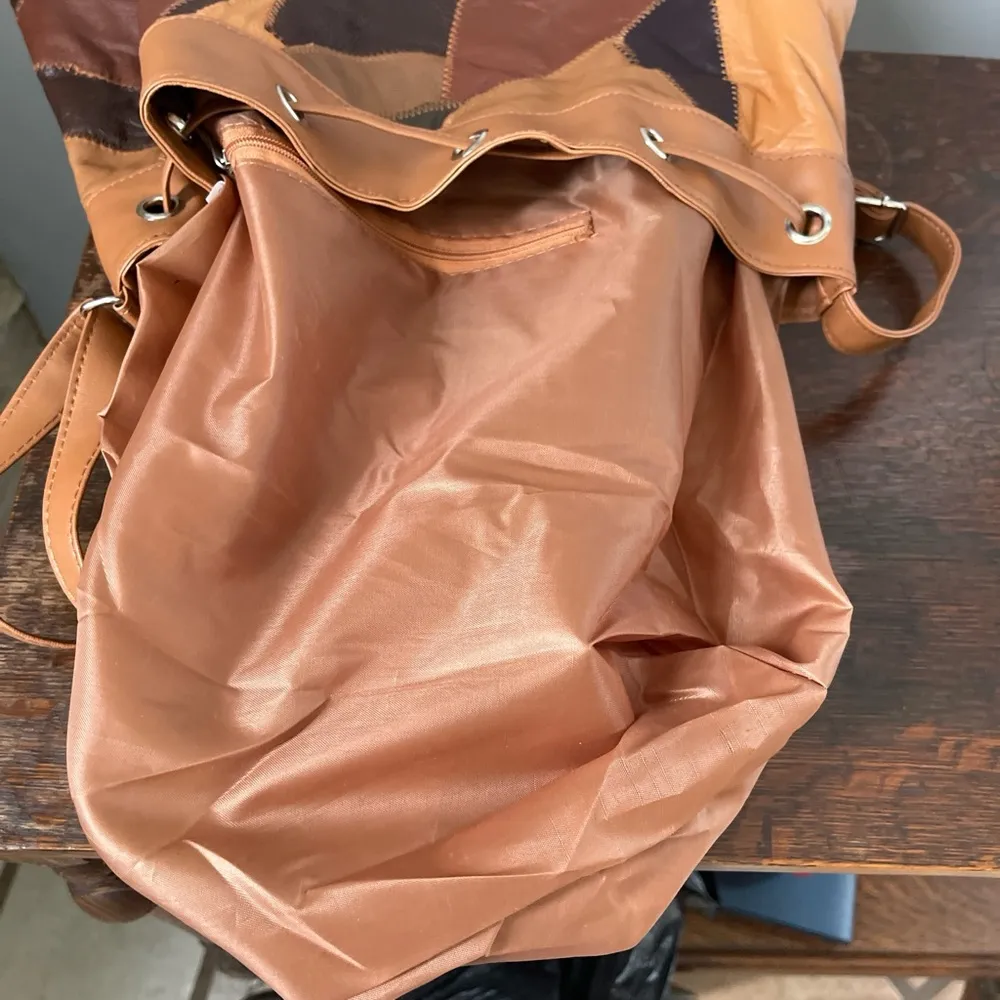 Brown Tan Leather Shoulder Bag with Casual Design - Image 7