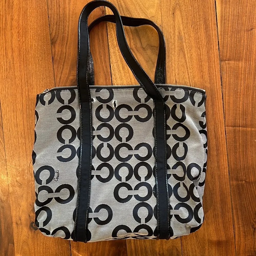 Coach Poppy Op Art Glam Tote Style 14530 in Black and Grey Signature C Pattern - Image 2