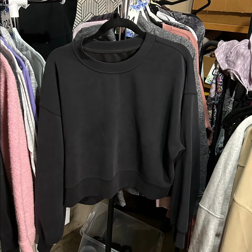 Lululemon 86.  Softstreme Perfectly Oversized Cropped Crew - Image 3