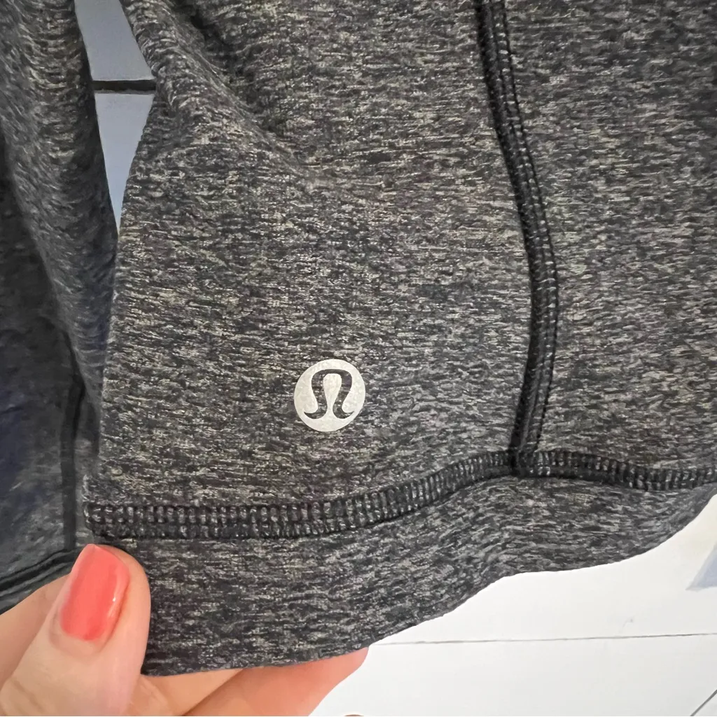 Lululemon It's Rul Cropped Half Zip. Size 8 - Image 8
