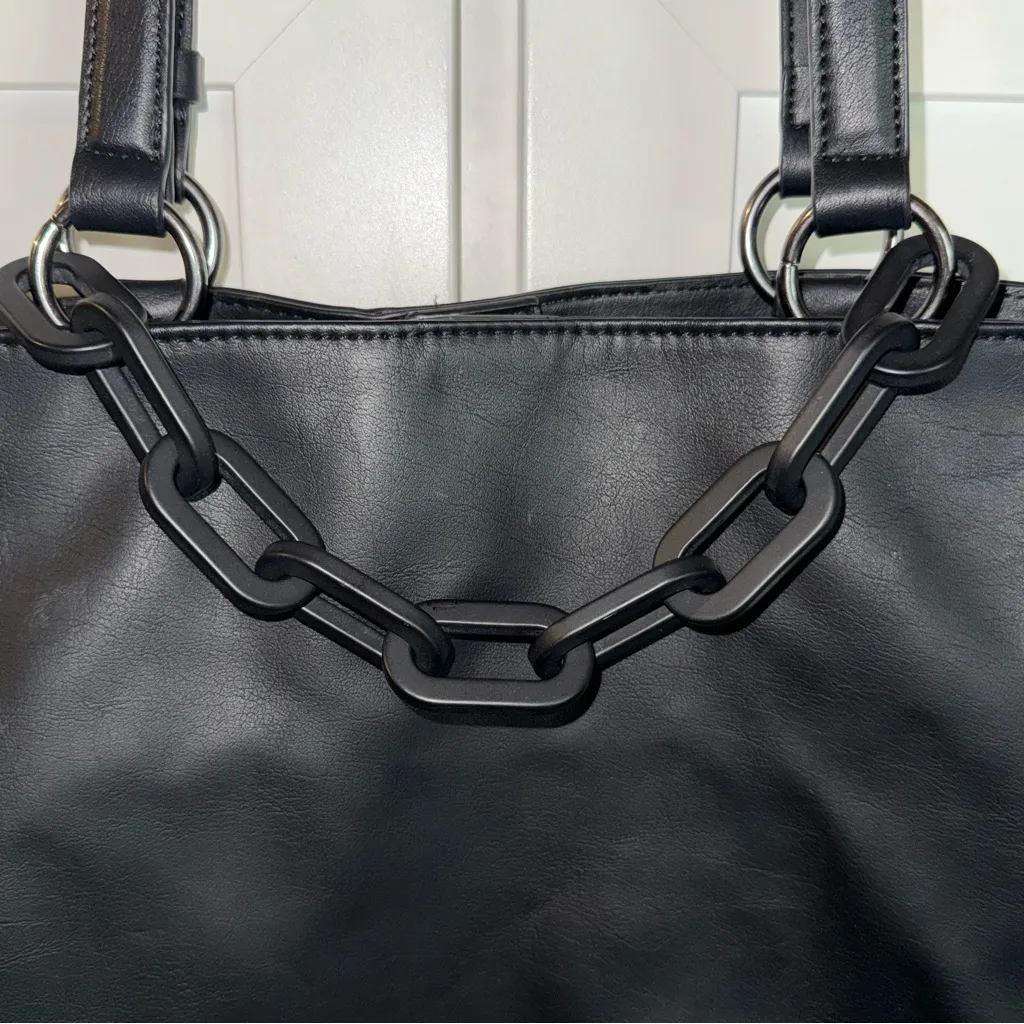 Simply Vera Faux Leather Sleek Black Tote Shoulder Bag - Image 3