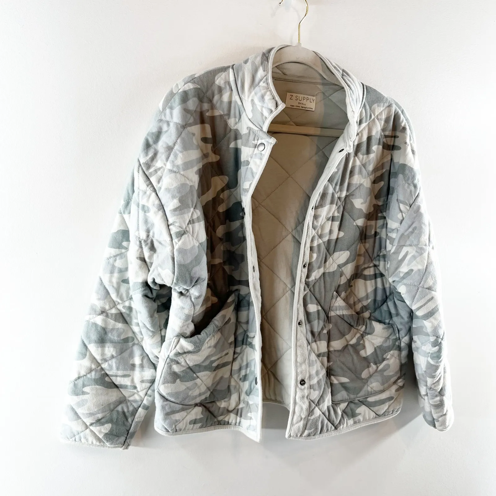 Z Supply Maya Camo Long Sleeve Snap Button Quilted Jacket Dusty Sage Small - Image 6