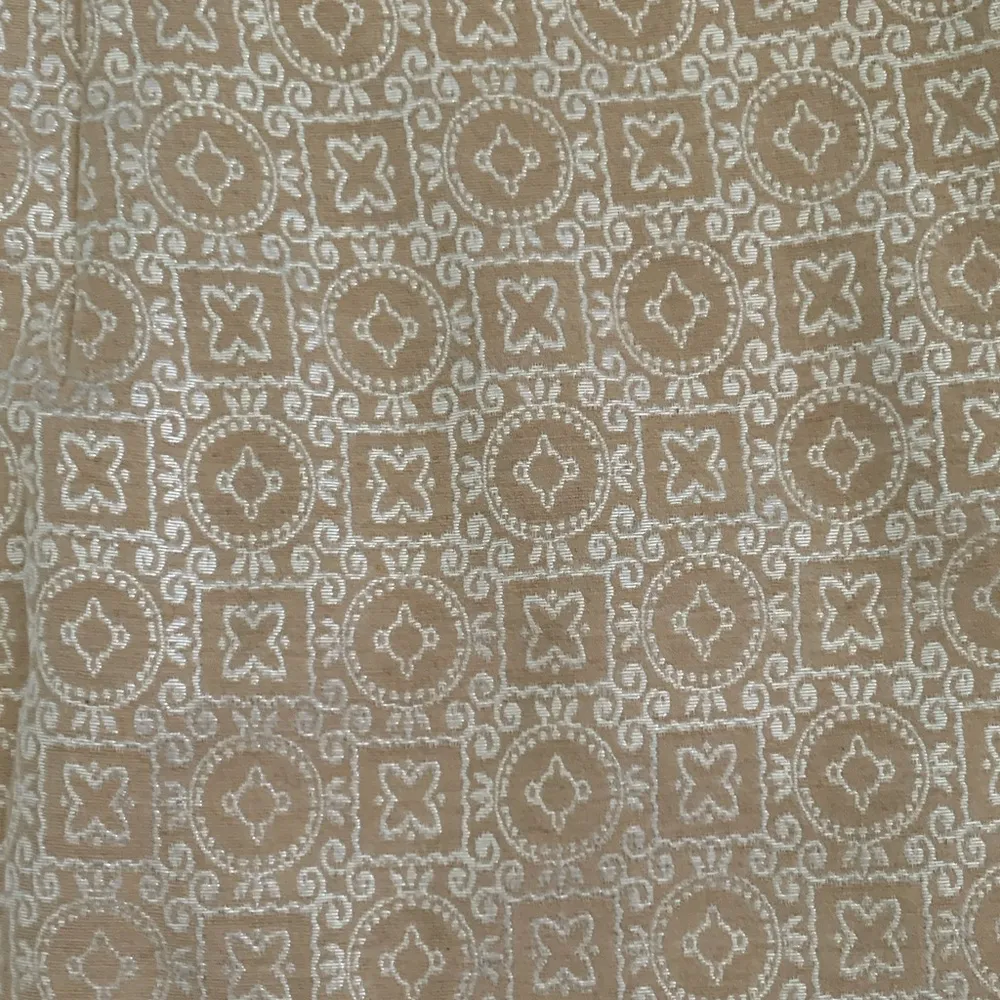 Carolina Herrera Beige And Silver Print Pencil Skirt Italian Made In Size 6 - Image 4