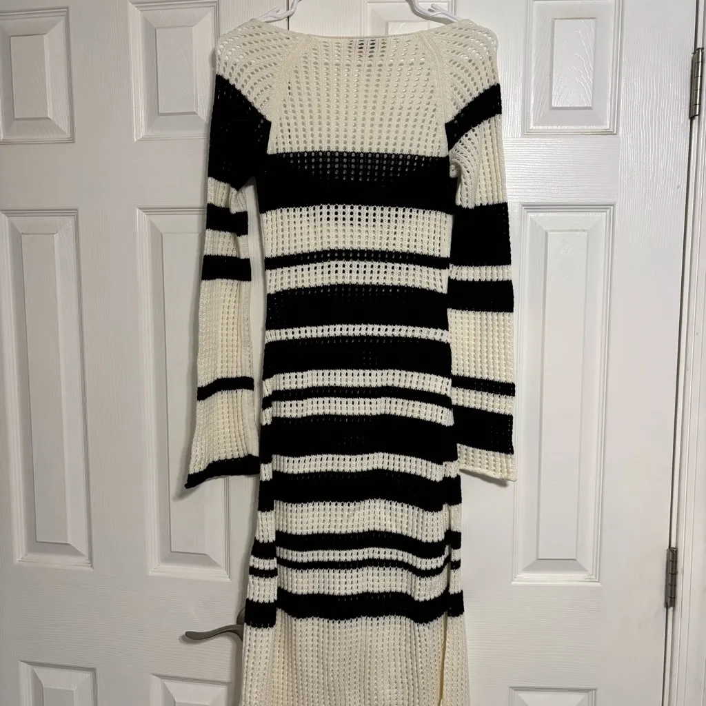 VRG Girl Black & White Crochet Cover Up Dress Size 10 - Image 3