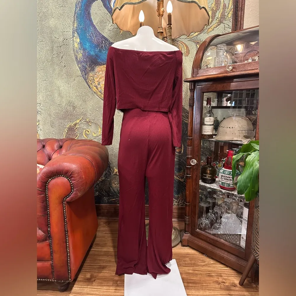 EUC So Sik 2 pice set Chic Red with Flared Legs and off shoulder top Size L - Image 4