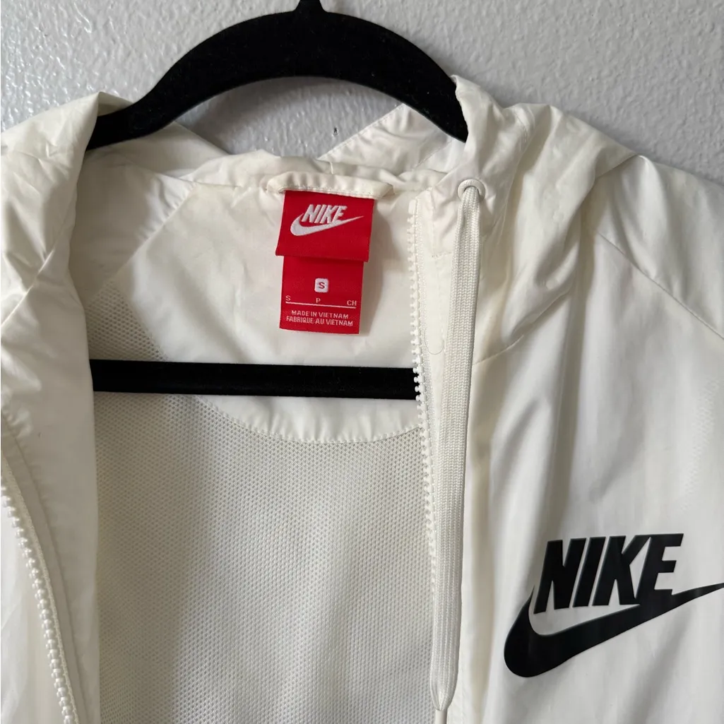 Nike Womens White Windrunner Active Wear Windbreaker Hoodie
Jacket Size small - Image 7