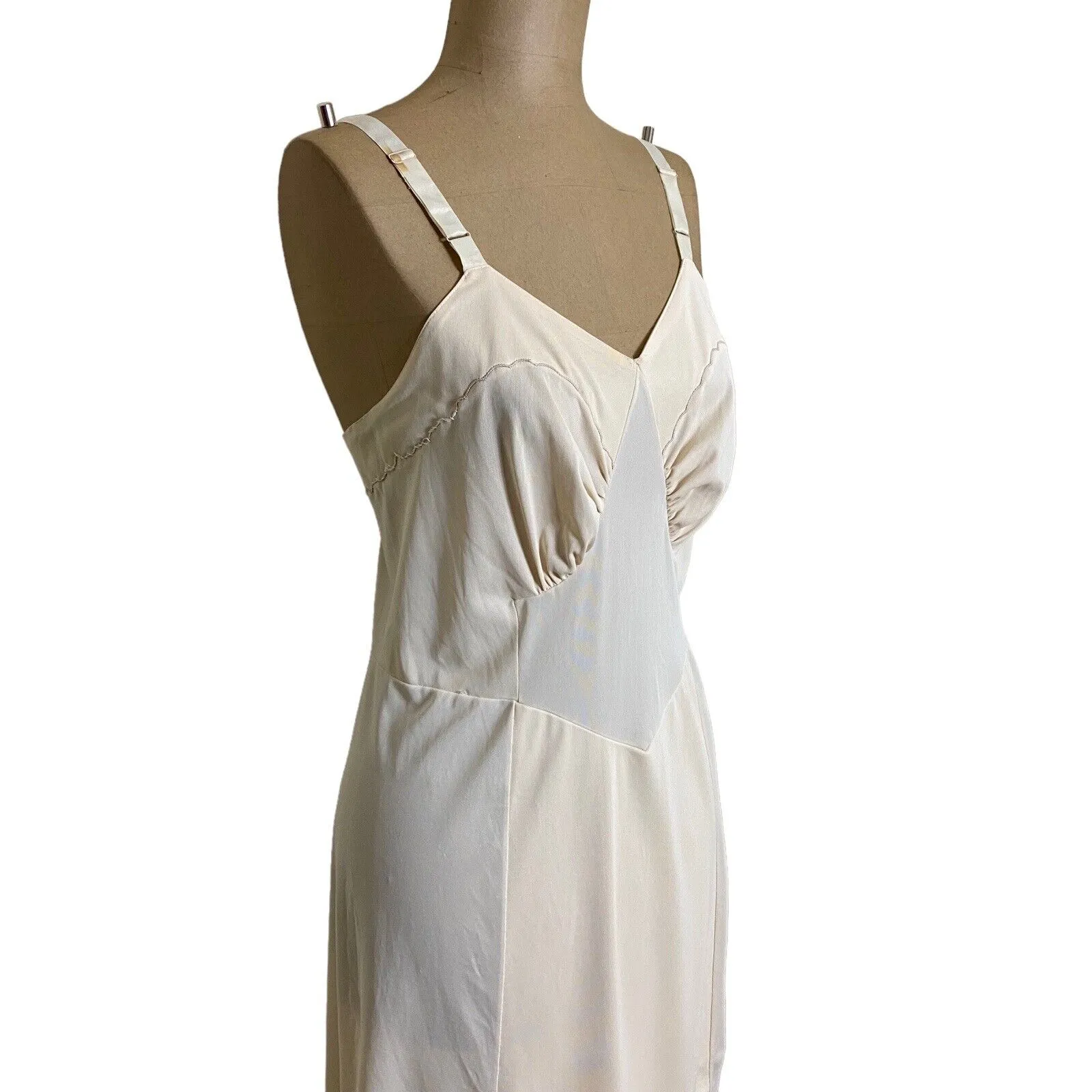 Vintage Aristocrat by Superior 1960s Full Dress Slip size 38 (size Large) White - Image 2