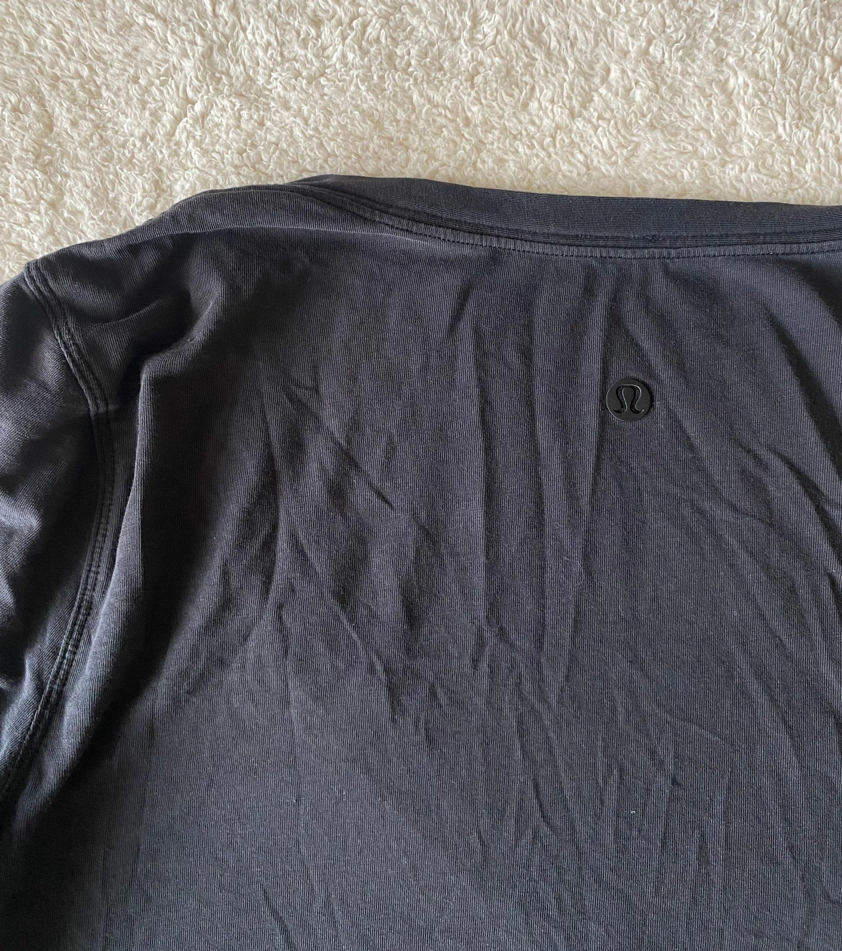 Lululemon V-Neck T-Shirt🖤 - Image 5