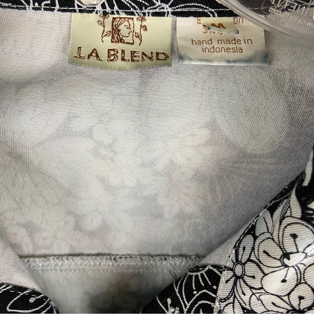 Black & White Floral Sequined Unique Handmade Demim Jacket LA Blend Size Medium - Image 4