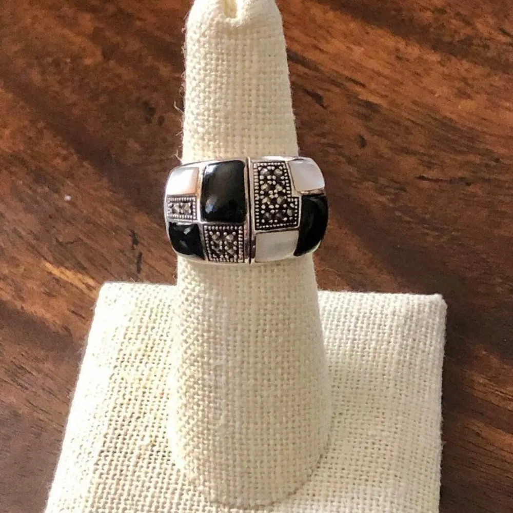 VTG Mother of Pearl Onyx Inlay Marcasite Sterling Silver 925 Mosaic Ring Sz 8 - Image 10