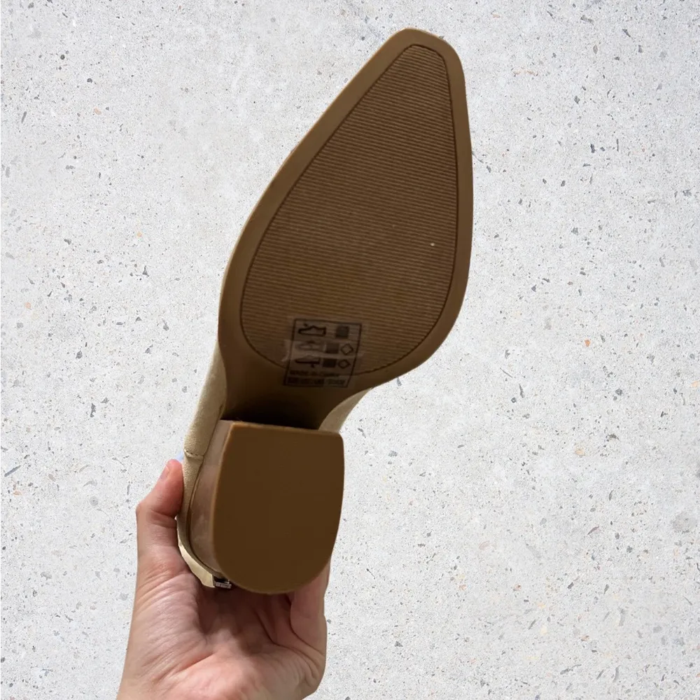 NWOT QUPID Women's Tan Ankle Boots - Image 4