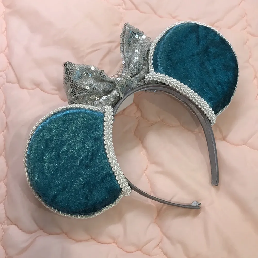 Disney  inspired Frozen Minnie Mouse Ears - Image 4