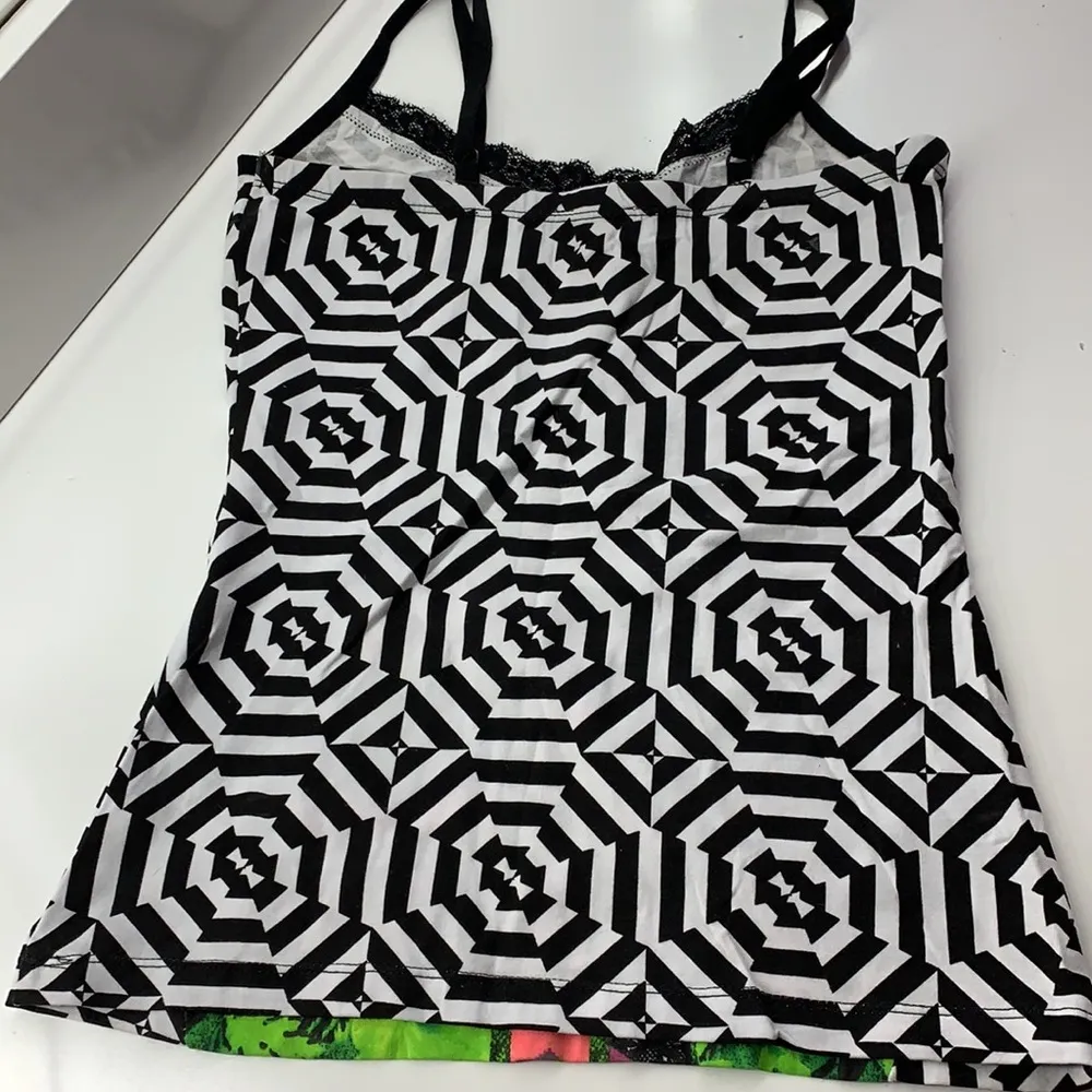 Pyramid tank top - Image 3