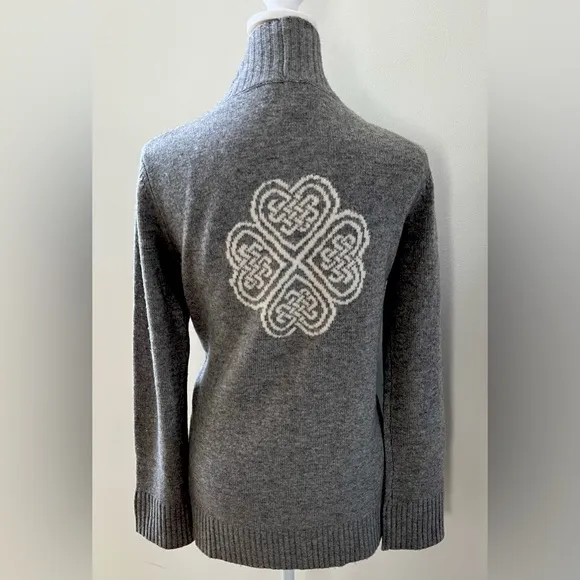 two bees cashmere | women’s Chinese Knot Cardigan. Size: M Gray Size M - Image 2