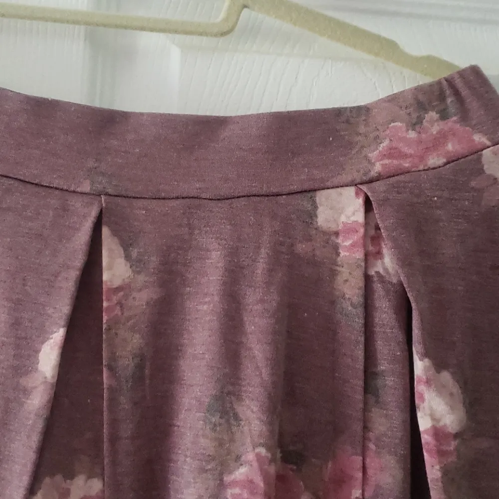 💰3 for $30💰 Womens XL Heather Mauve Madison w/Floral Print - Image 2