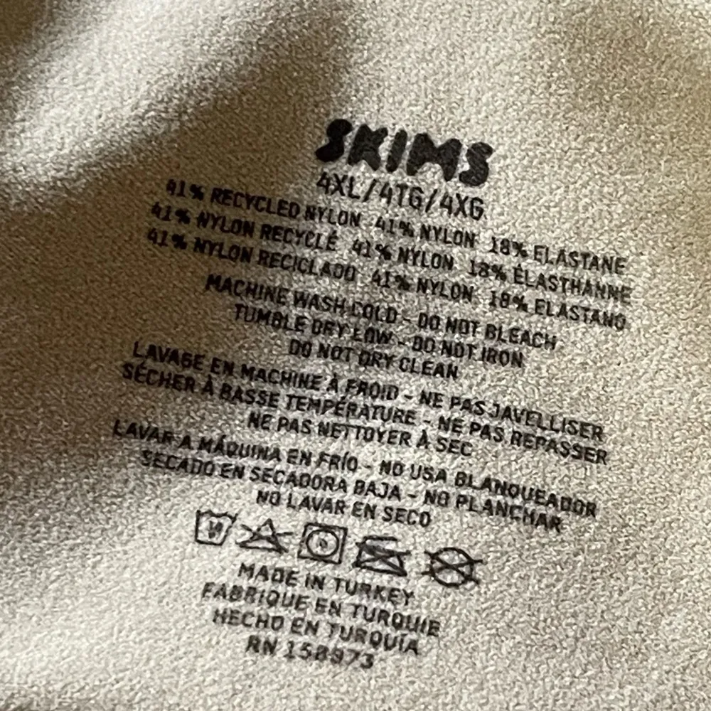 SKIMS Women's Plus Size Sculpting Mid-Thigh Short with Open Gusset Size 4X - Image 4