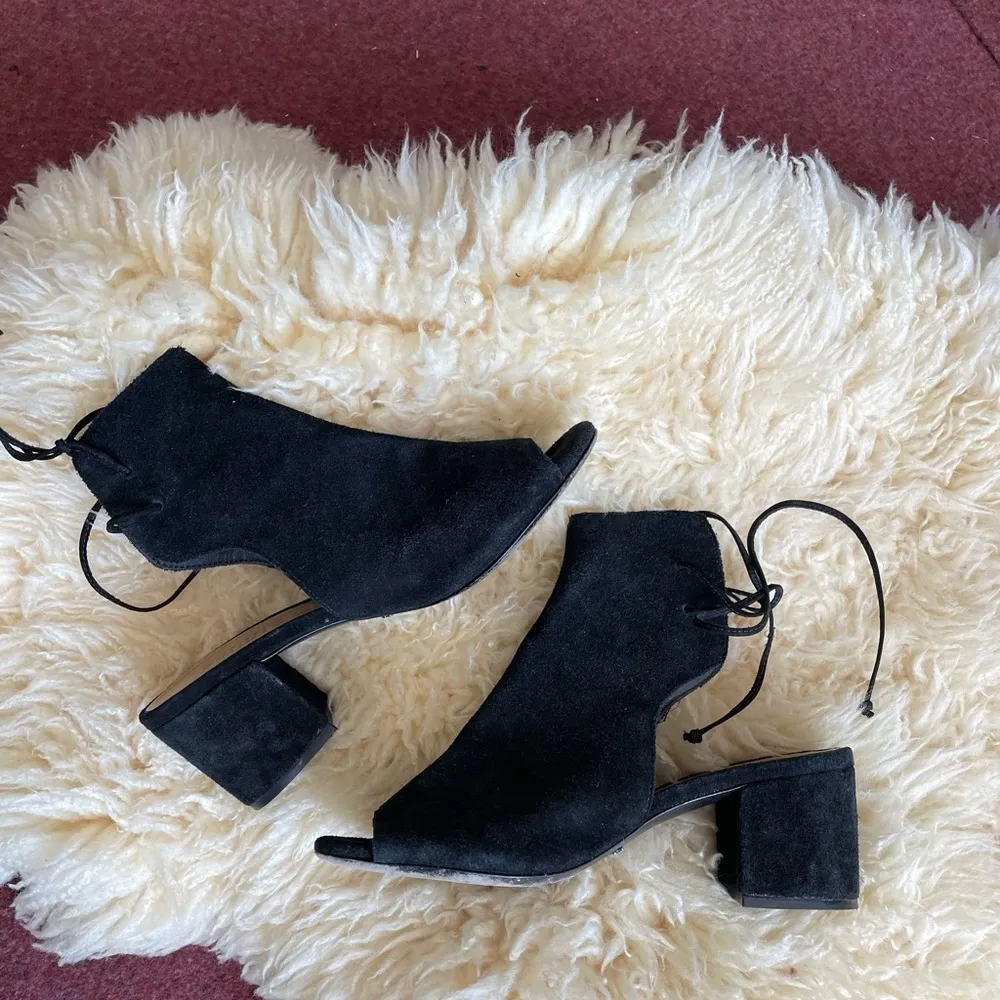 Schutz Binalia Wood block Heels Open peep toe booties tie back black suede - Image 3