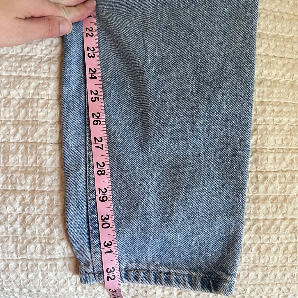 Vintage light wash high waisted Classic Blue Denim mom Jeans size 10 - Image 6