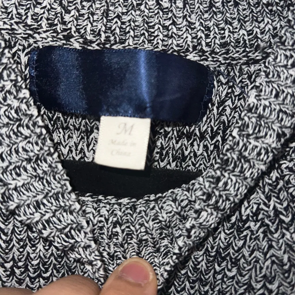 Women's Gray Sleeveless Top size Medium - Image 3