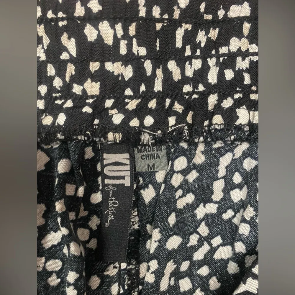 Kut From The Kloth  100% Rayon Pull On Pants W/ Zippers Size Medium - Image 3