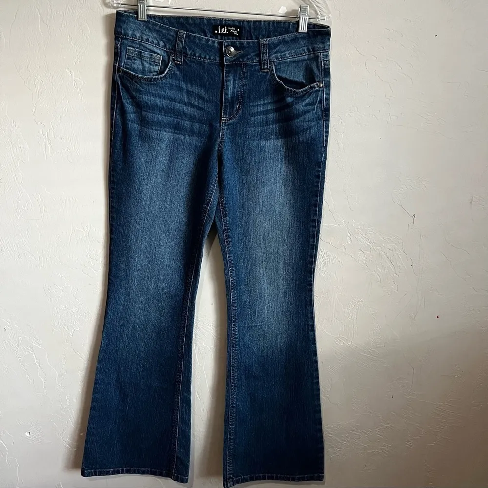 LEI Sophia Hipster Flare Vintage Denim Jeans Blue Size undefined - Image 2