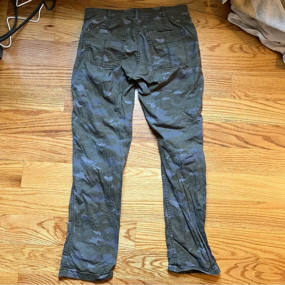 Anthropologie camo cargo pants size 26 - Image 2