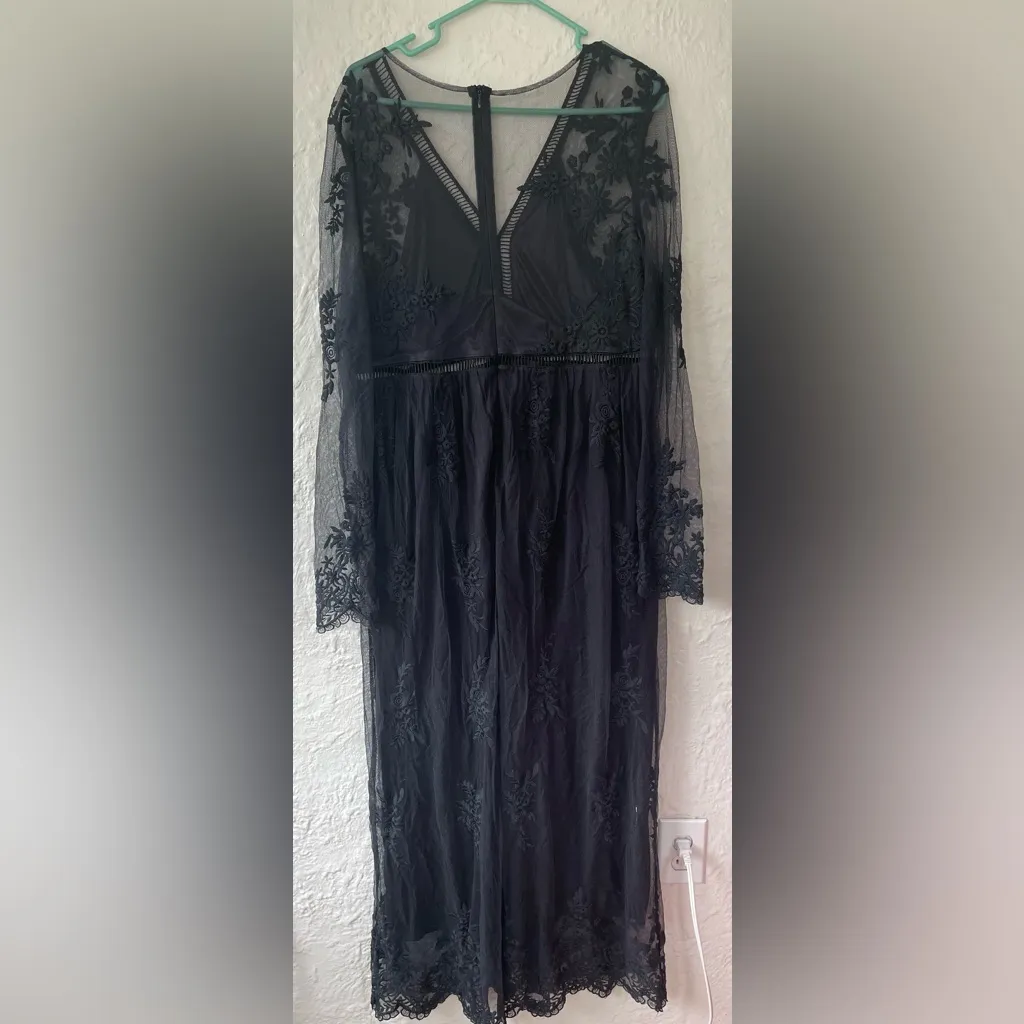 Blackfloral embroidered crochet lace v - Image 5